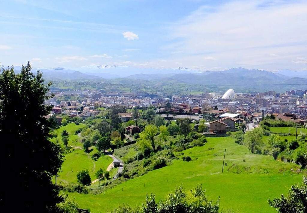 Oviedo_desde_el_monte_Naranco